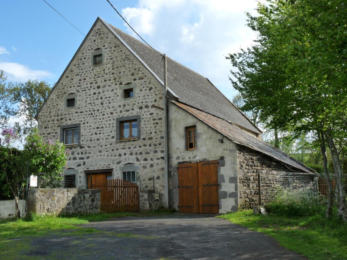 Gîte Rural - Grange des Pres Blancs chaîne des puys Le Vernet-Sainte-Marguerite Exterior foto