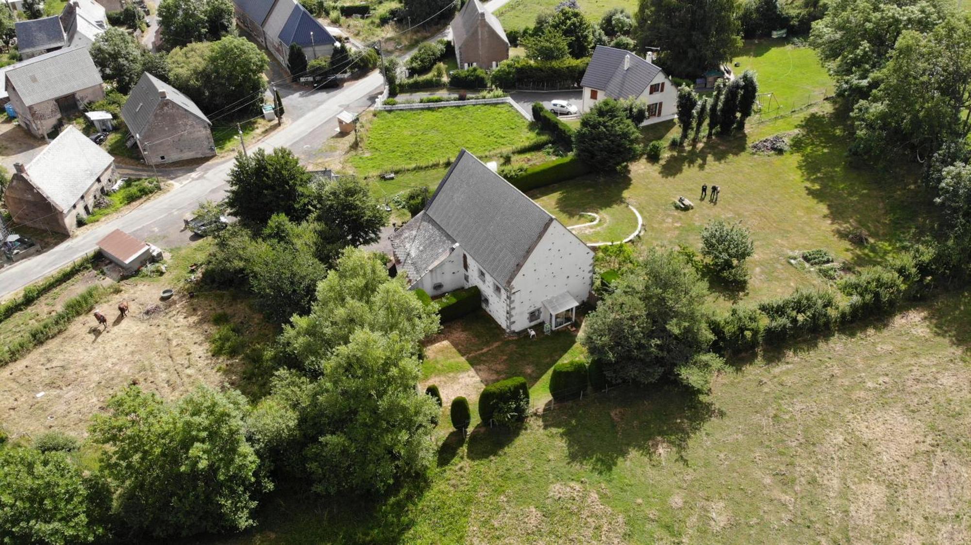 Gîte Rural - Grange des Pres Blancs chaîne des puys Le Vernet-Sainte-Marguerite Exterior foto