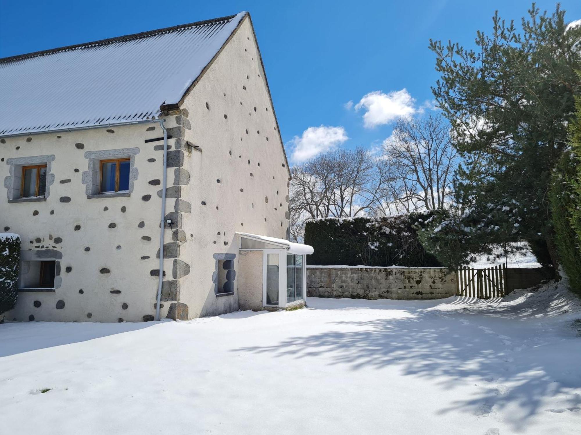 Gîte Rural - Grange des Pres Blancs chaîne des puys Le Vernet-Sainte-Marguerite Exterior foto